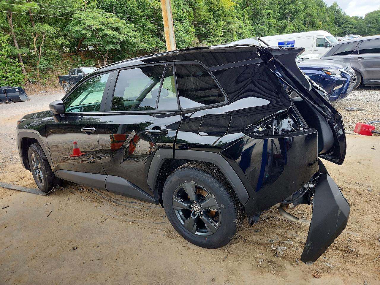 2026 TOYOTA RAV4 LE — снимка 2