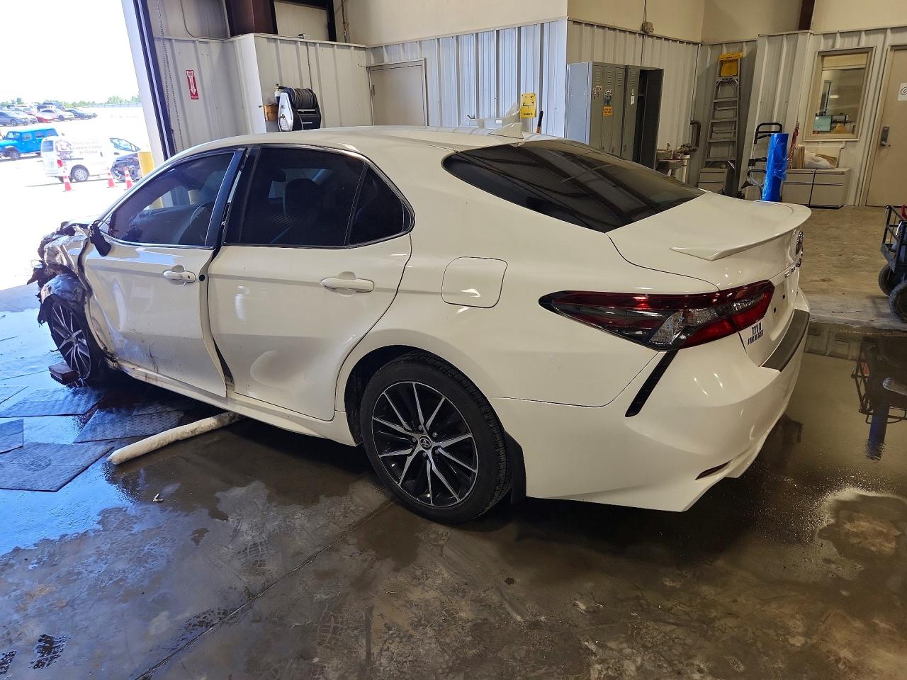 2022 TOYOTA CAMRY SE — снимка 2