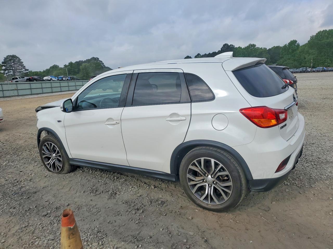 2019 MITSUBISHI OUTLANDER SPORT SE — снимка 2