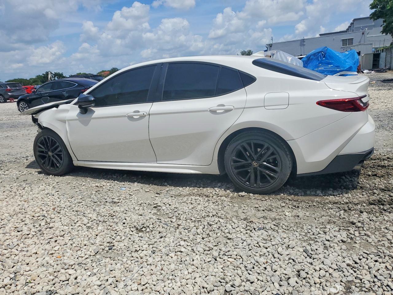 2025 TOYOTA CAMRY SE — снимка 2