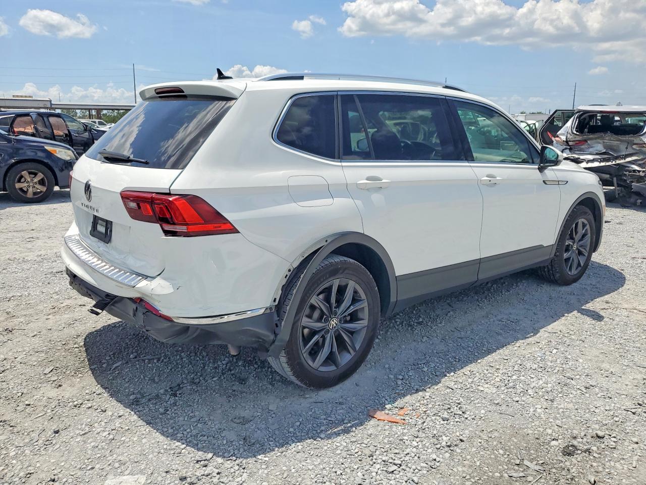 2022 VOLKSWAGEN TIGUAN SE — снимка 3