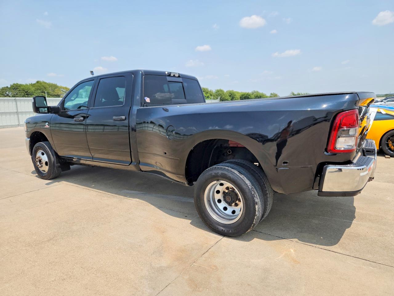 2023 RAM 3500 TRADESMAN — снимка 2