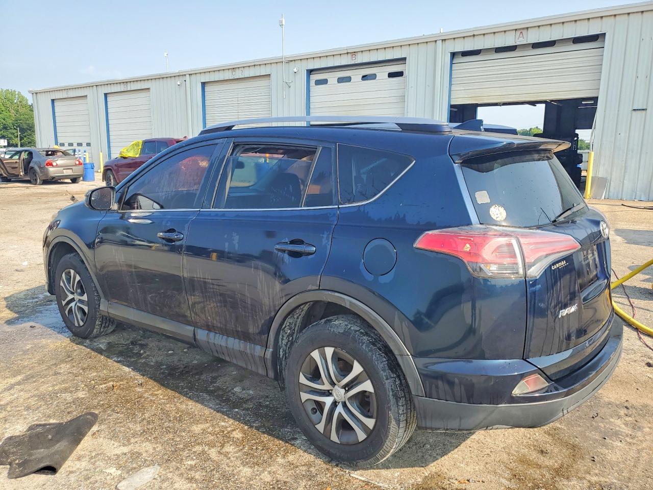 2018 TOYOTA RAV4 LE — снимка 2