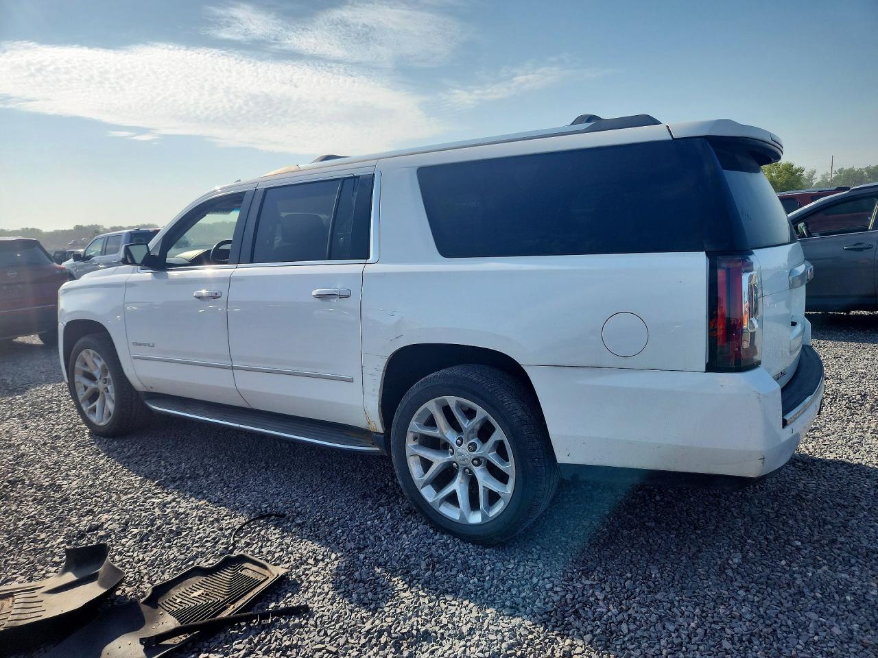 2017 GMC YUKON XL DENALI — снимка 2