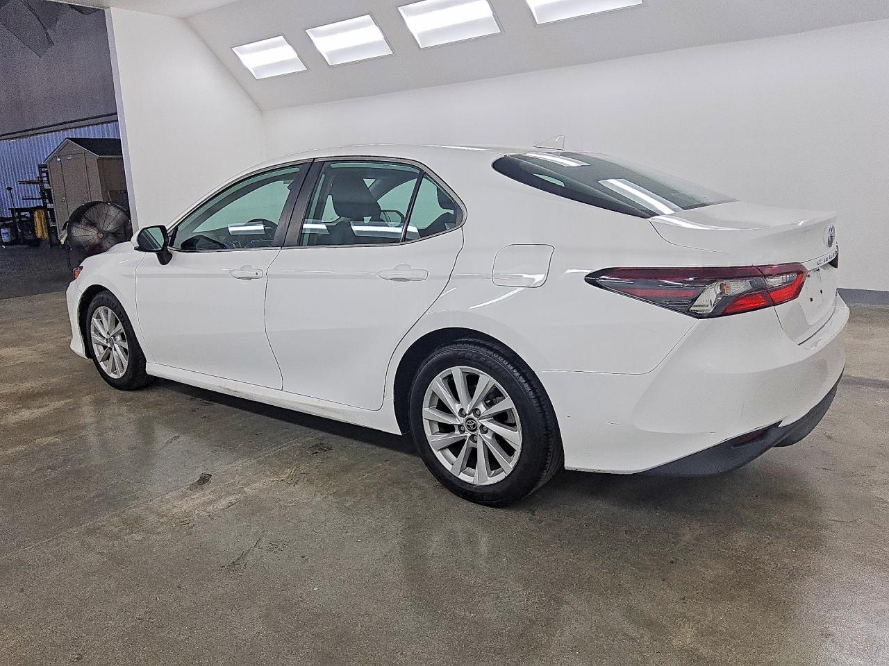 2022 TOYOTA CAMRY LE — снимка 2