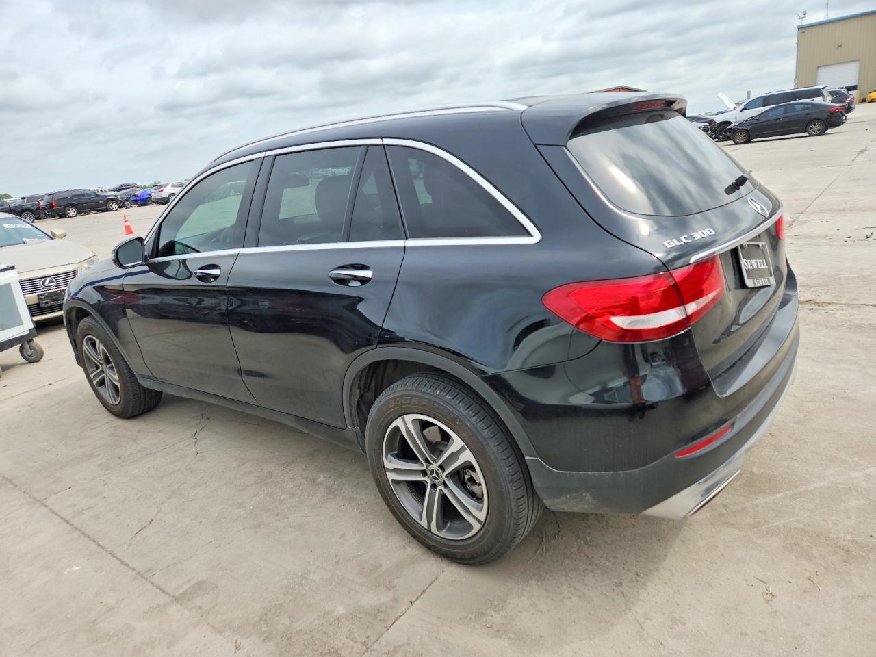 2019 MERCEDES-BENZ GLC 300 — снимка 2