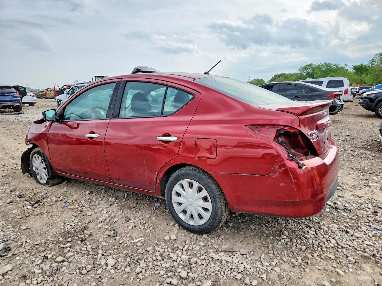 2019 NISSAN VERSA SV — снимка 2