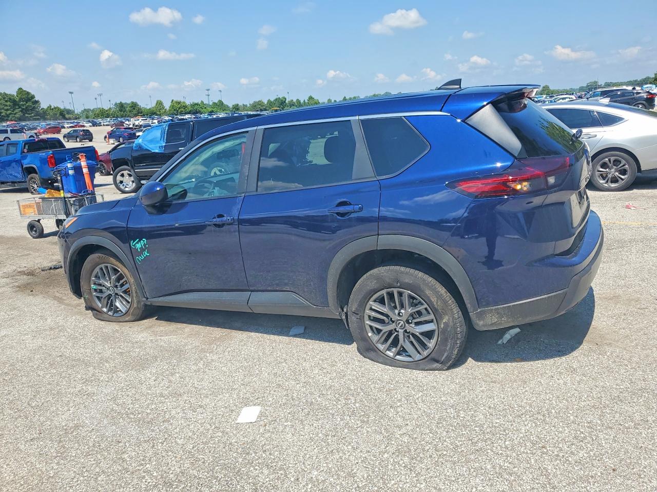 2026 NISSAN ROGUE SV — снимка 2