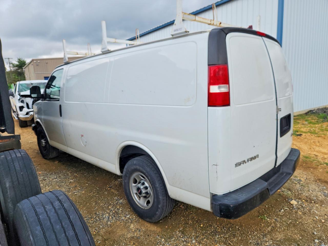 2017 GMC SAVANA G2500 — снимка 2