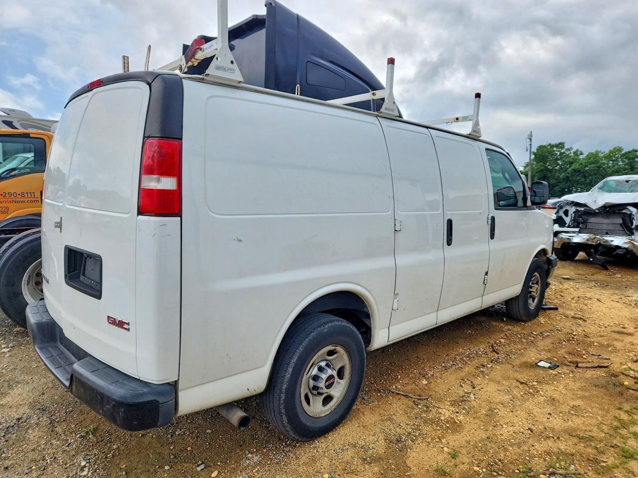 2017 GMC SAVANA G2500 — снимка 3