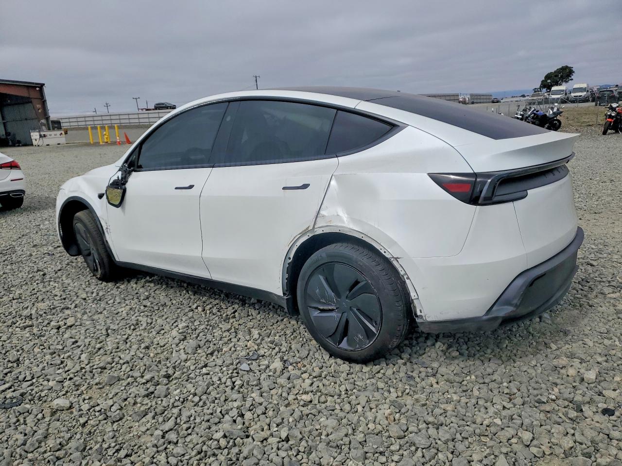 2026 TESLA MODEL Y — снимка 2