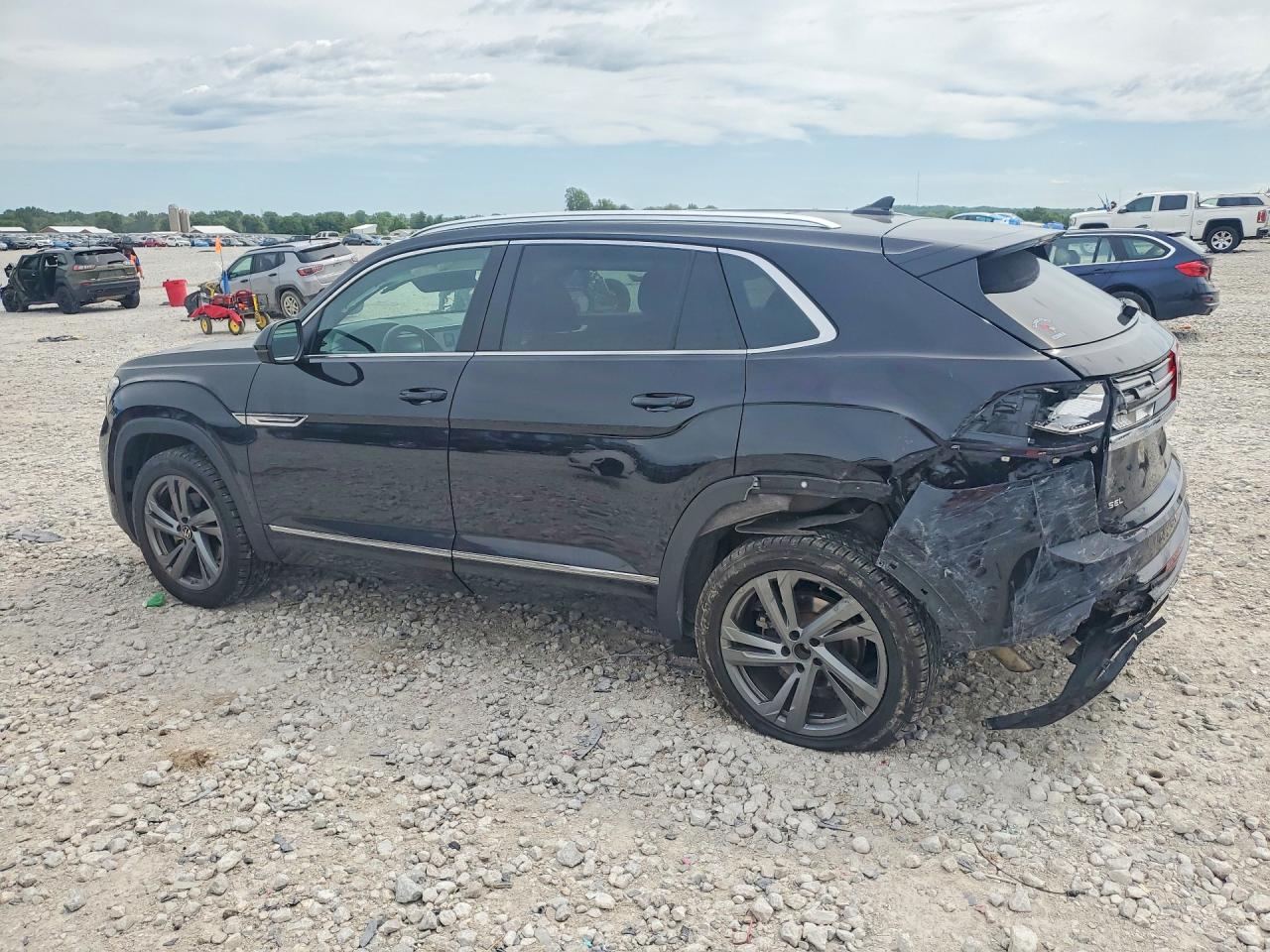 2024 VOLKSWAGEN ATLAS CROSS SPORT SEL R-LINE — снимка 2