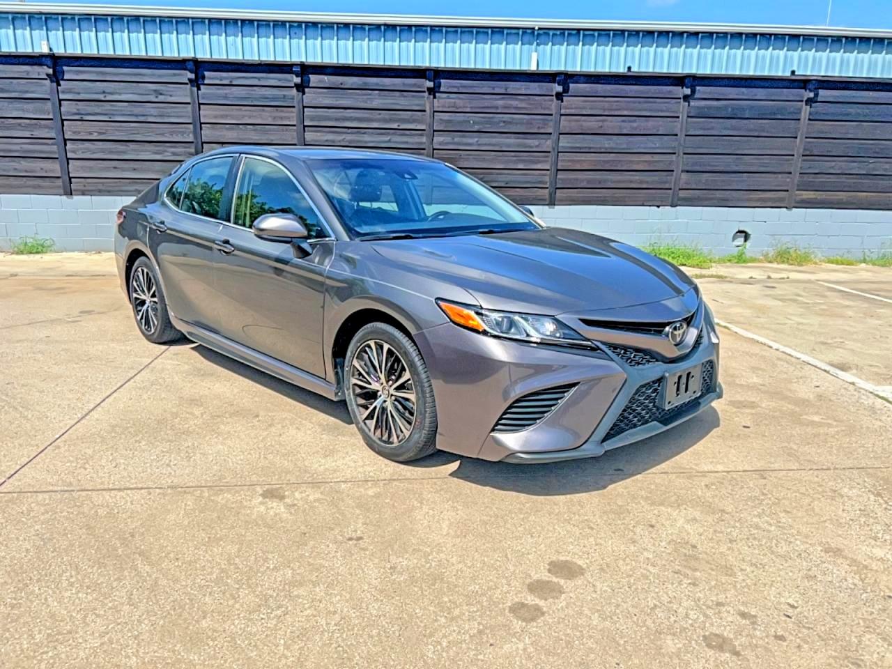 2019 TOYOTA CAMRY SE