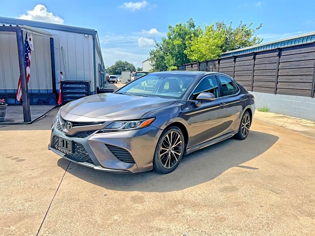 2019 TOYOTA CAMRY SE — снимка 2