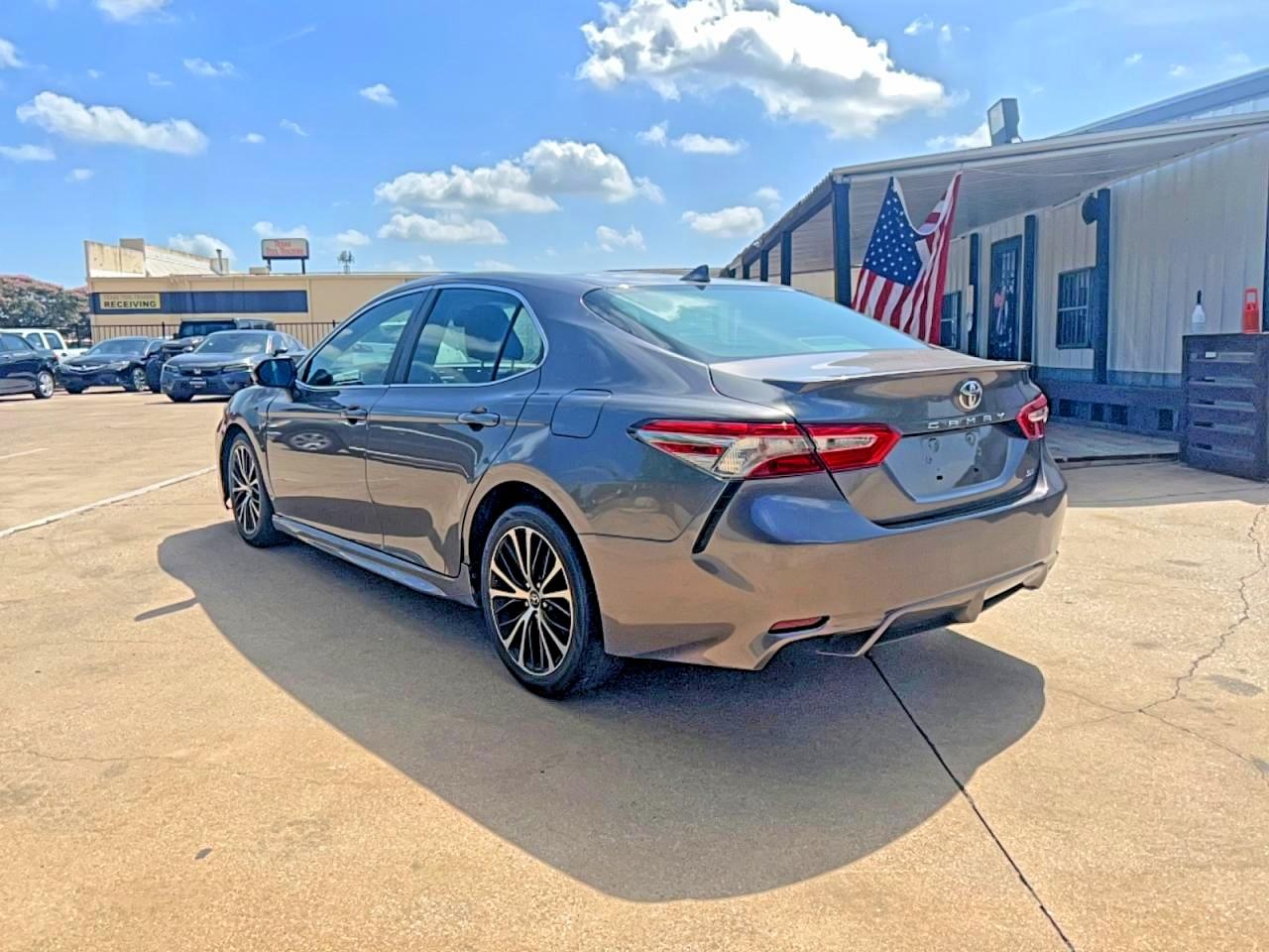 2019 TOYOTA CAMRY SE — снимка 3