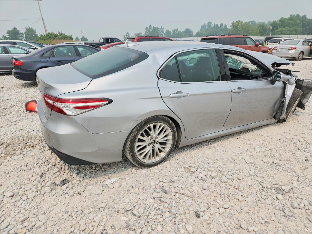 2020 TOYOTA CAMRY XLE — снимка 3