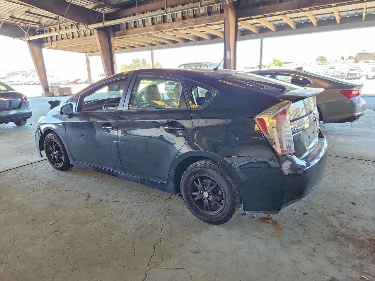 2015 TOYOTA PRIUS TWO — снимка 2