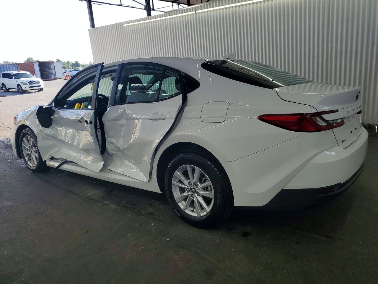 2026 TOYOTA CAMRY LE — снимка 2