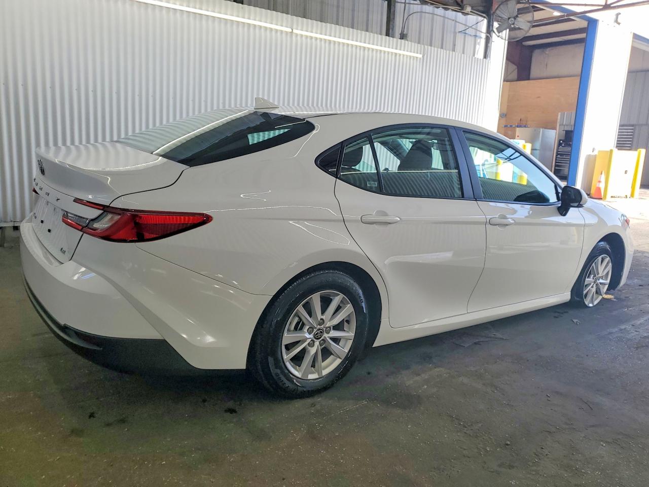 2026 TOYOTA CAMRY LE — снимка 3