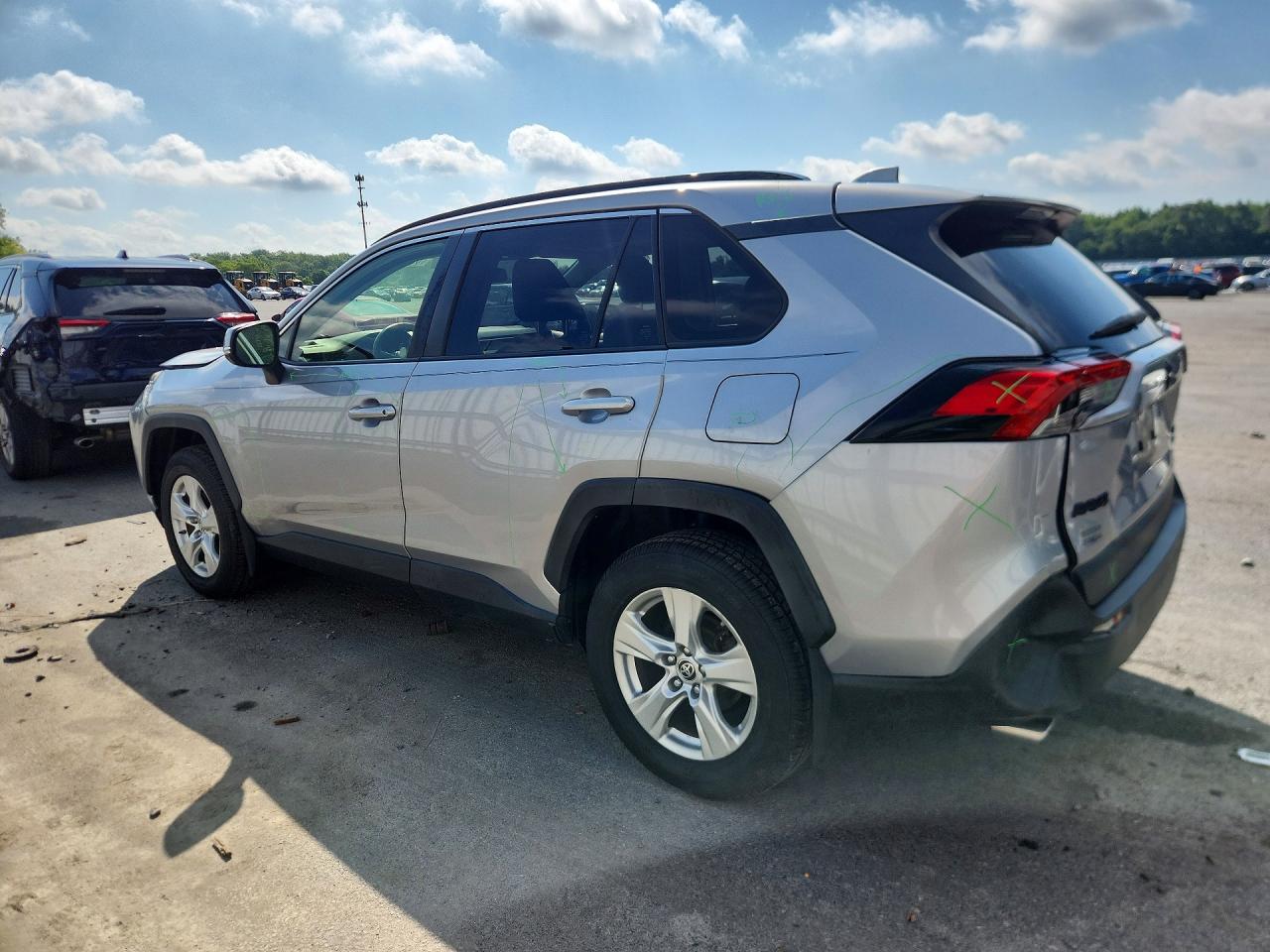 2019 TOYOTA RAV4 XLE — снимка 2