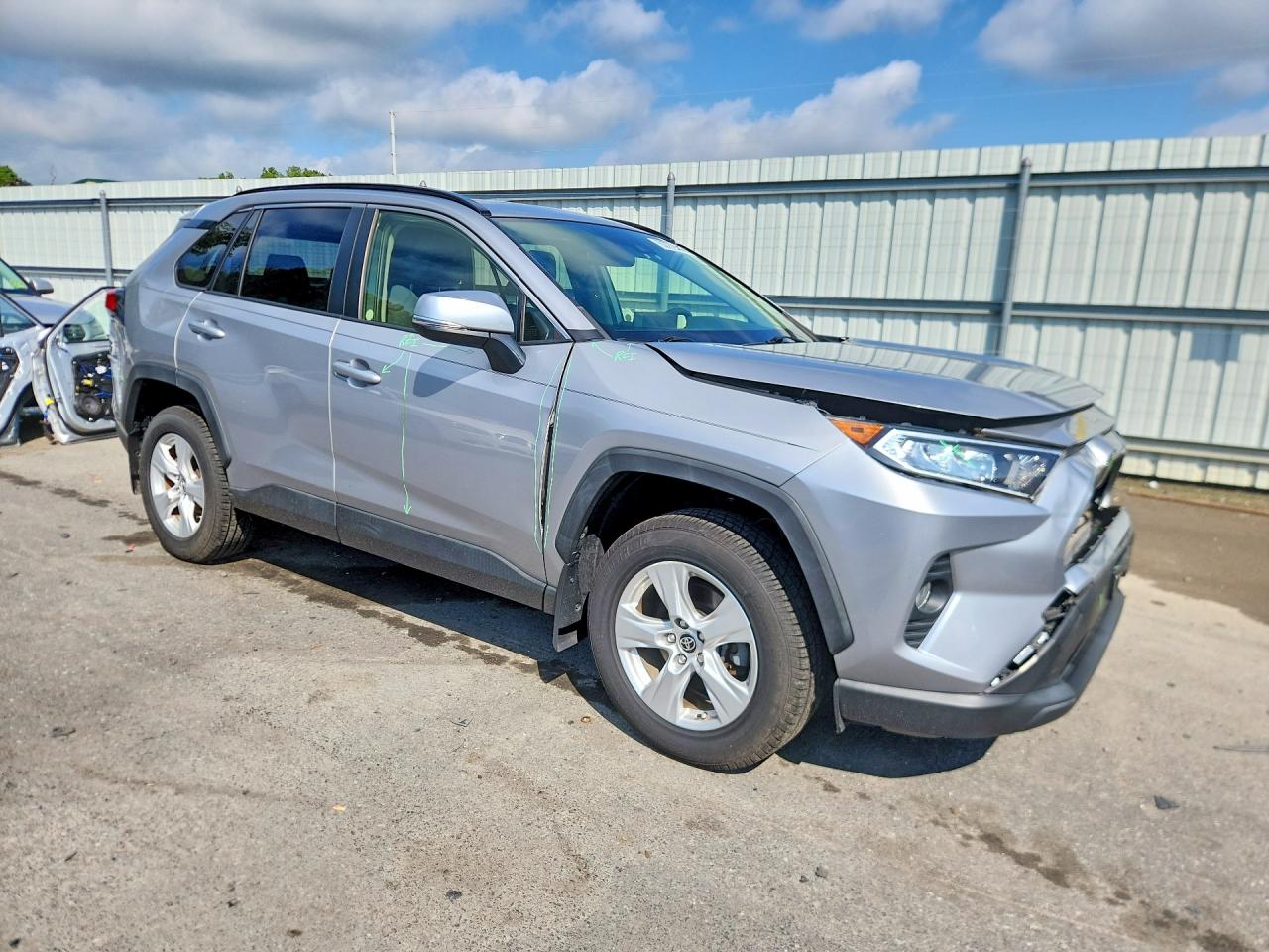 2019 TOYOTA RAV4 XLE — снимка 4