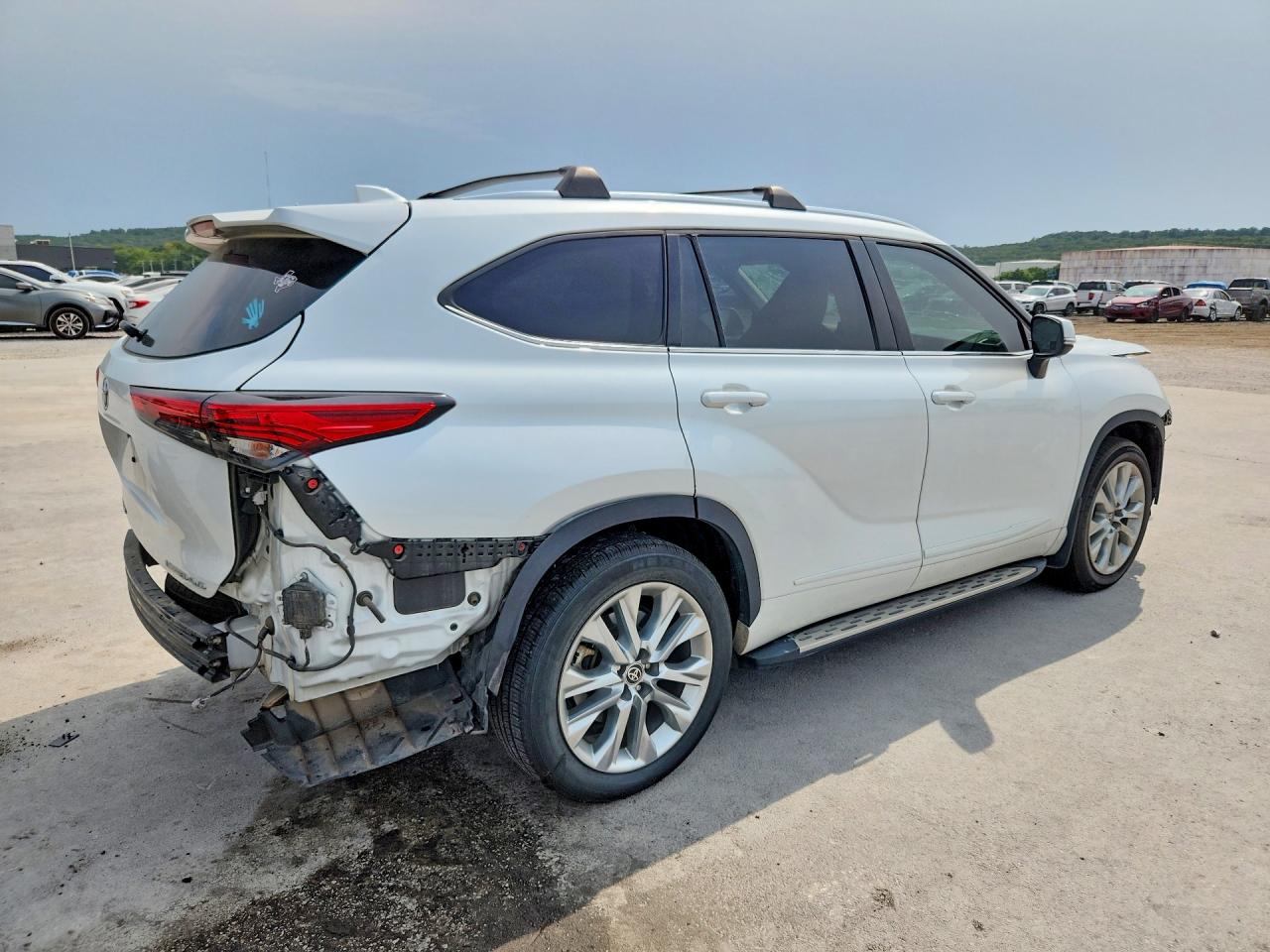 2022 TOYOTA HIGHLANDER LIMITED — снимка 3