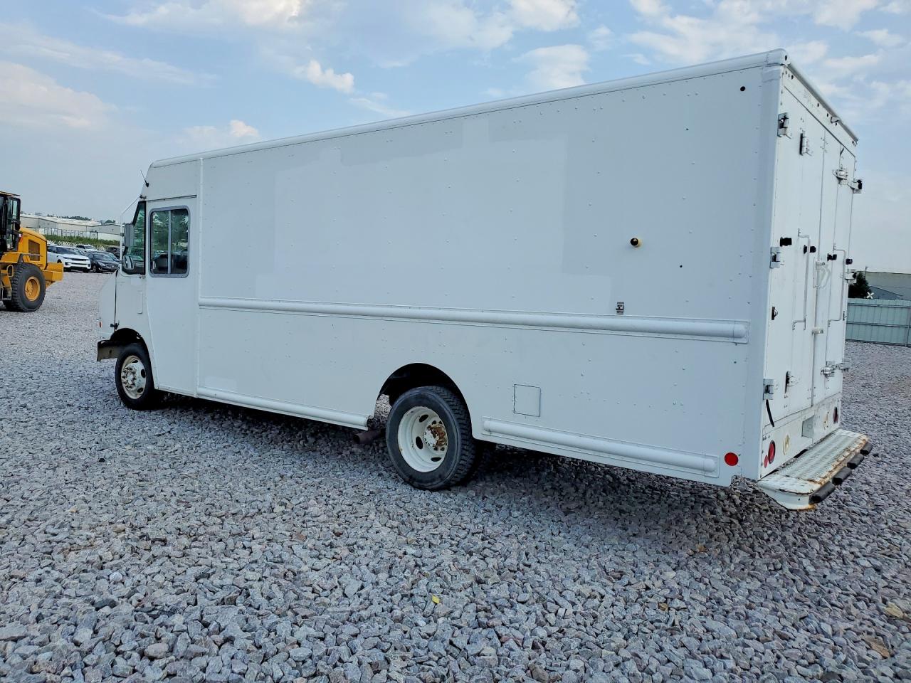 2015 FORD F59 — снимка 2