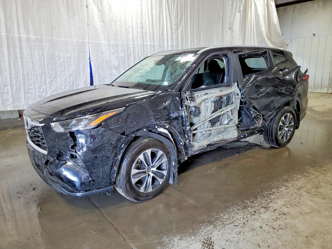 2026 TOYOTA HIGHLANDER XLE