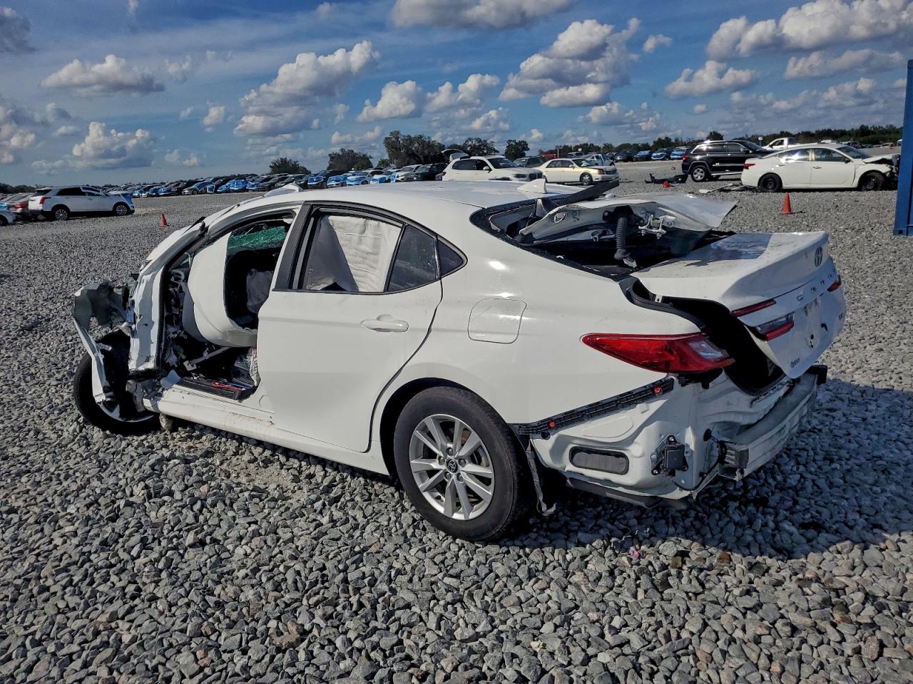 2025 TOYOTA CAMRY XSE — снимка 2