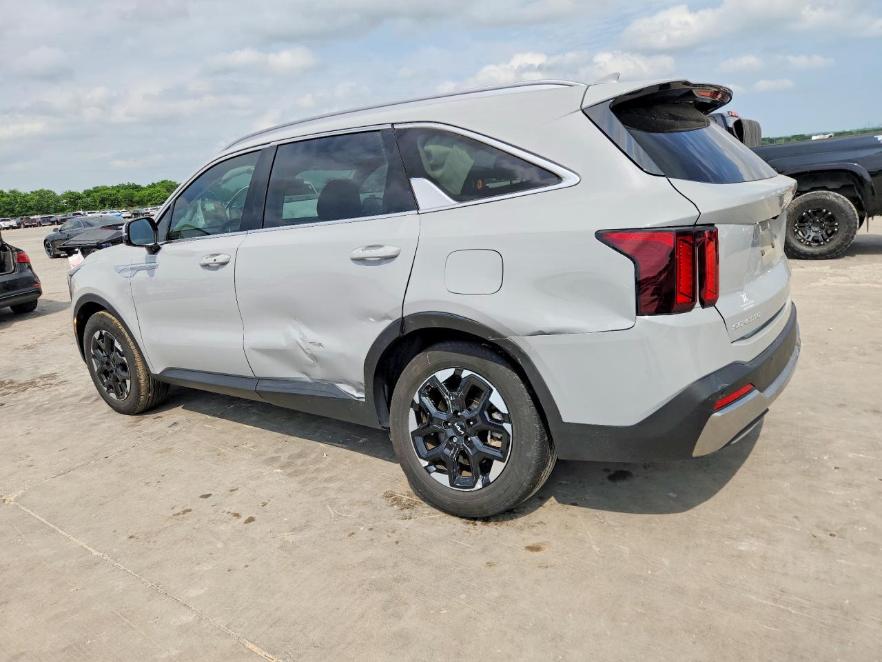 2025 KIA SORENTO S — снимка 2