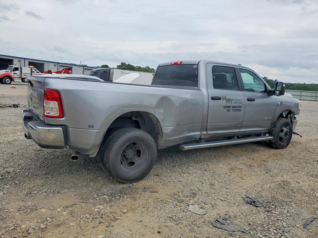 2023 RAM 3500 BIG HORN — снимка 3