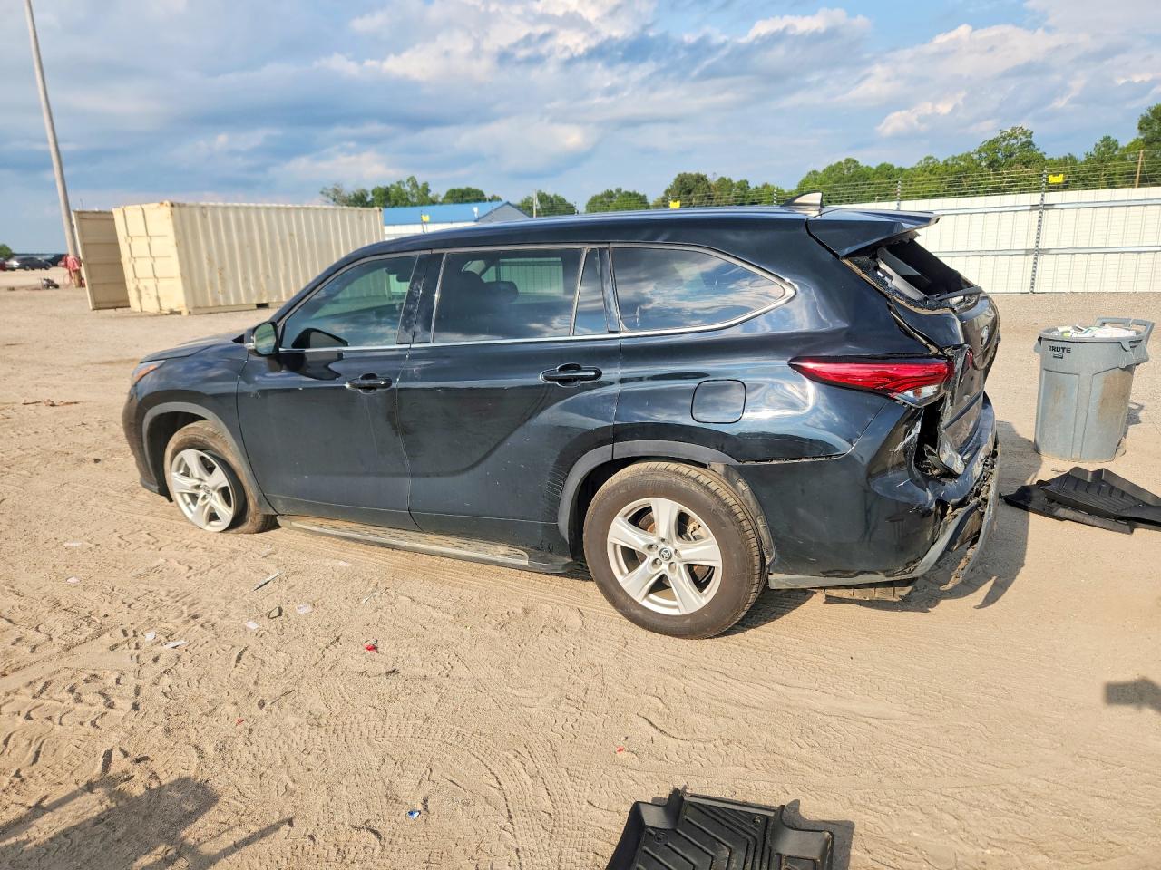 2022 TOYOTA HIGHLANDER L — снимка 2