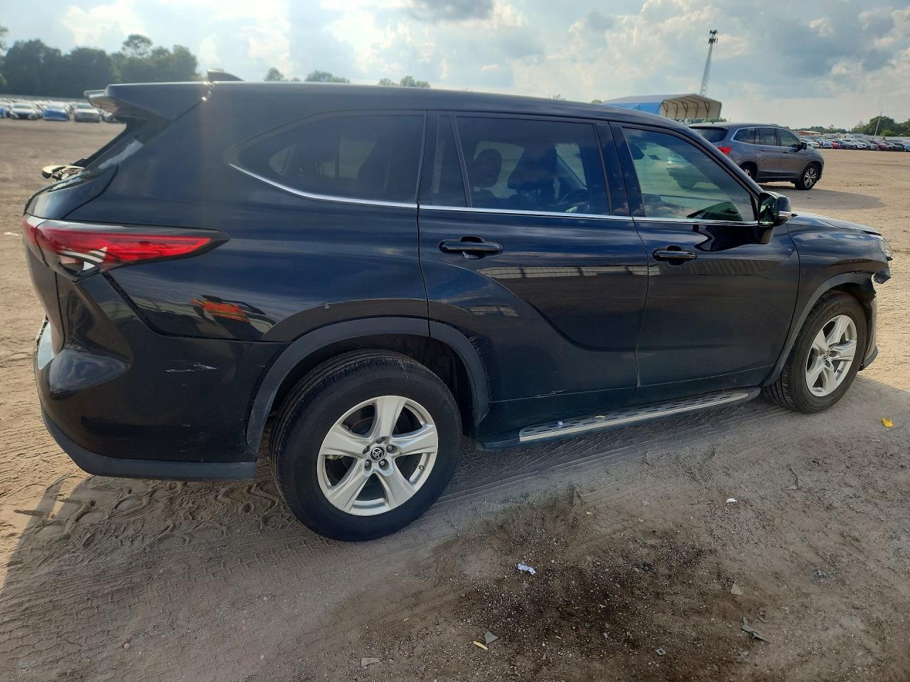 2022 TOYOTA HIGHLANDER L — снимка 3