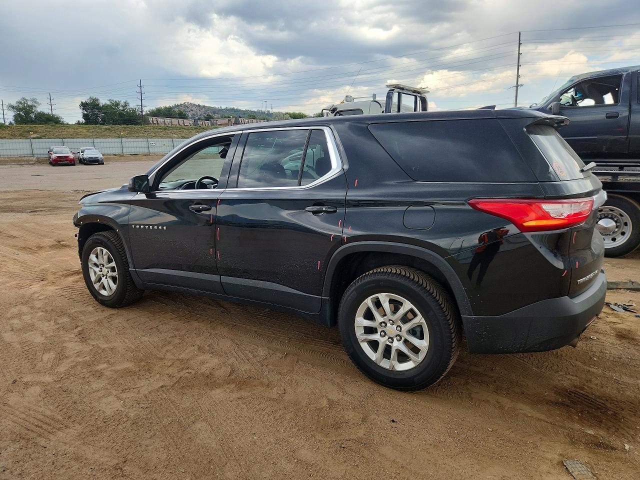 2021 CHEVROLET TRAVERSE LS — снимка 2