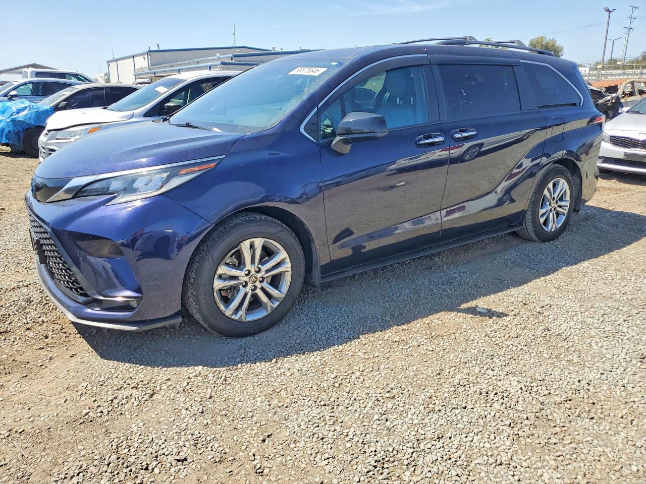 2022 TOYOTA SIENNA XSE