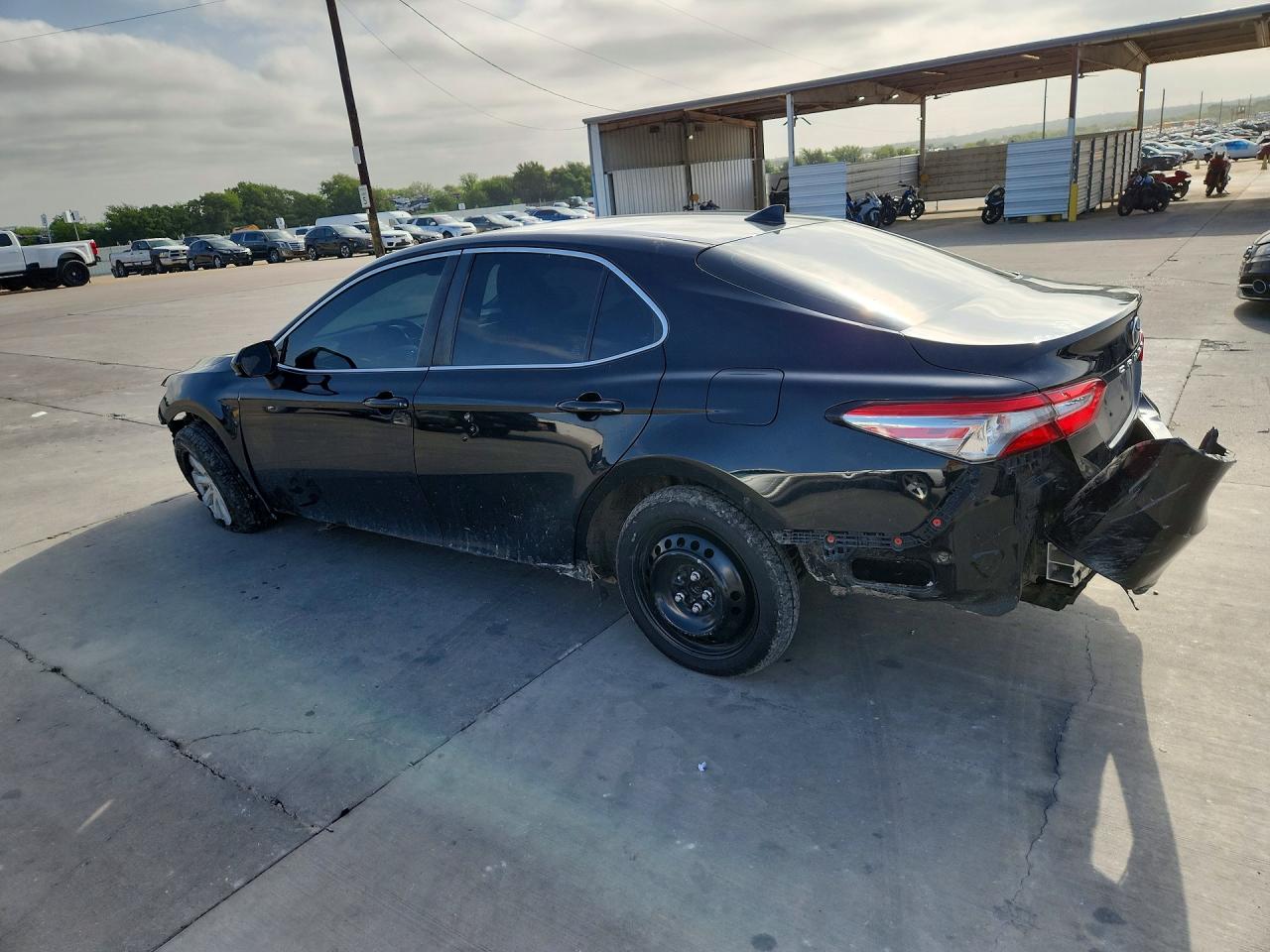 2019 TOYOTA CAMRY LE — снимка 2