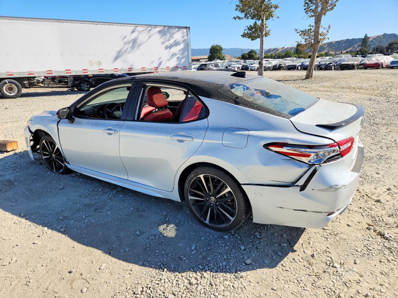 2020 TOYOTA CAMRY XSE — снимка 2