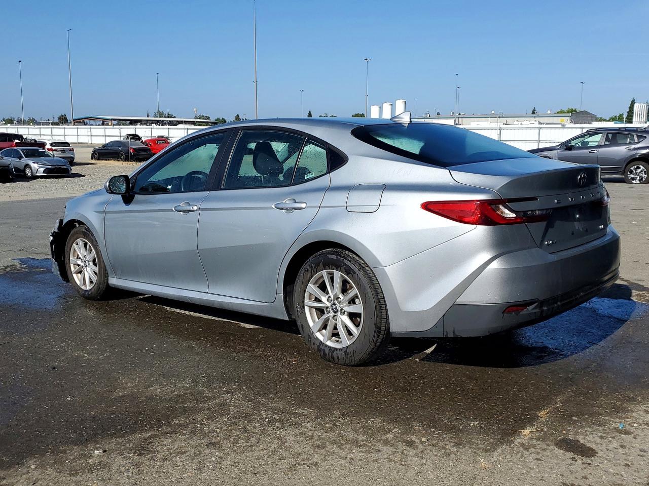 2025 TOYOTA CAMRY LE — снимка 2