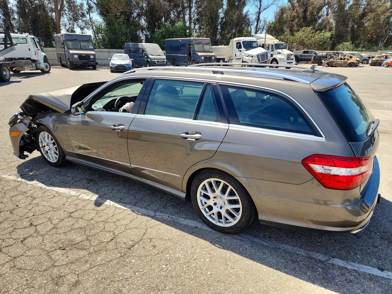 2013 MERCEDES-BENZ E 350 4MATIC WAGON — снимка 2