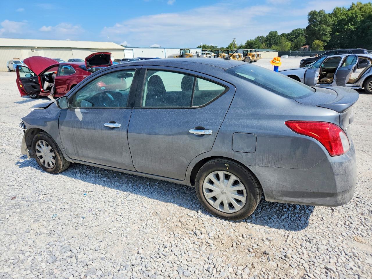 2018 NISSAN VERSA SV — снимка 2