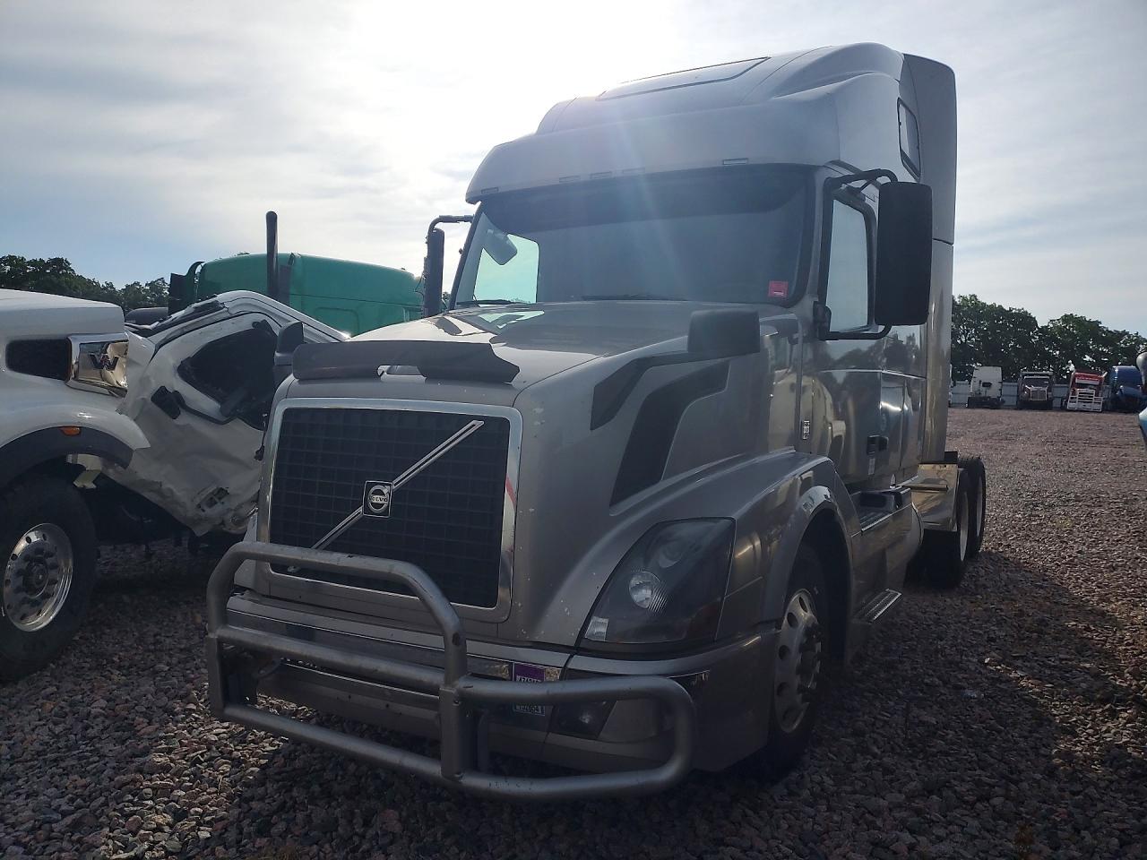 2017 VOLVO VN VNL