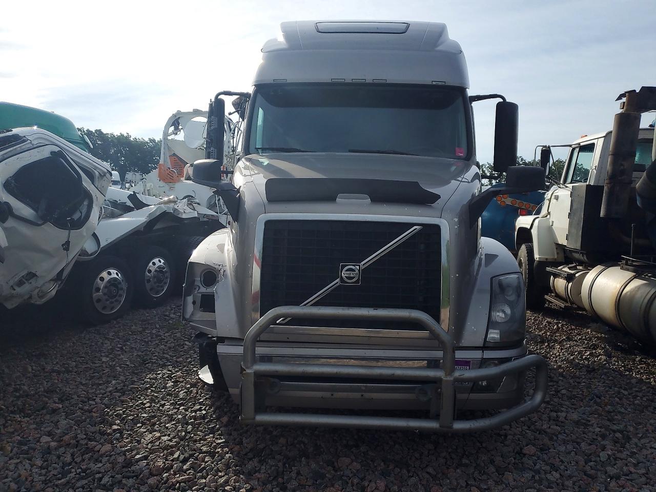 2017 VOLVO VN VNL — снимка 5
