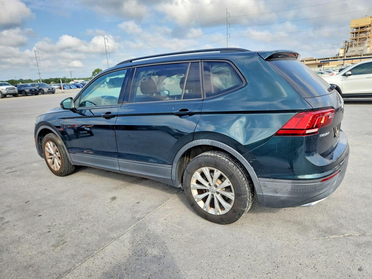 2018 VOLKSWAGEN TIGUAN S — снимка 2