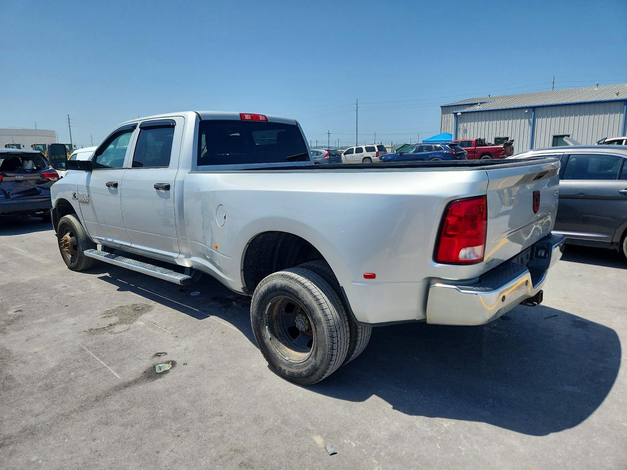 2017 RAM 3500 ST — снимка 2