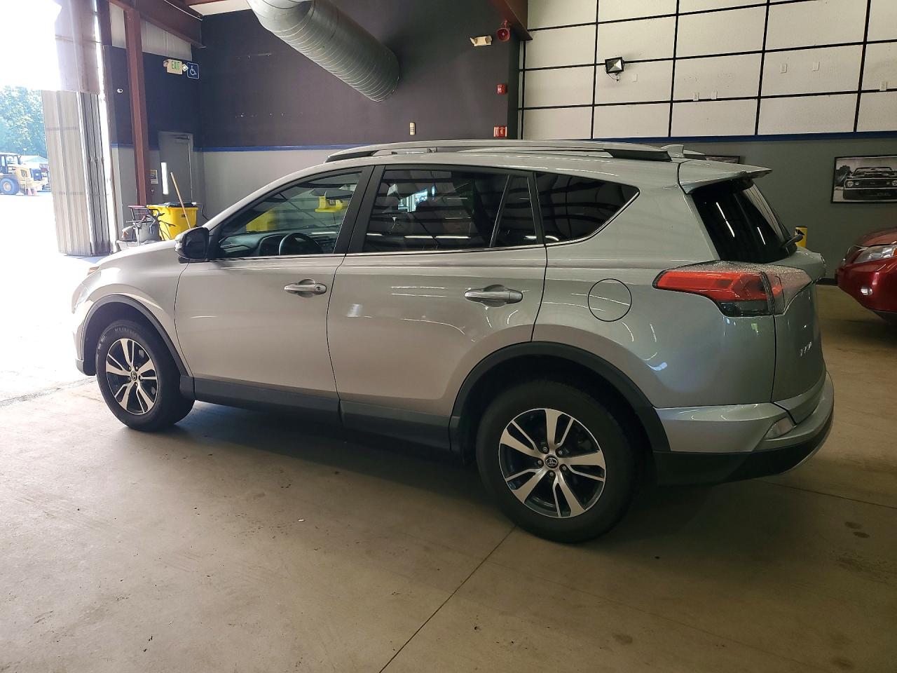 2018 TOYOTA RAV4 XLE — снимка 2