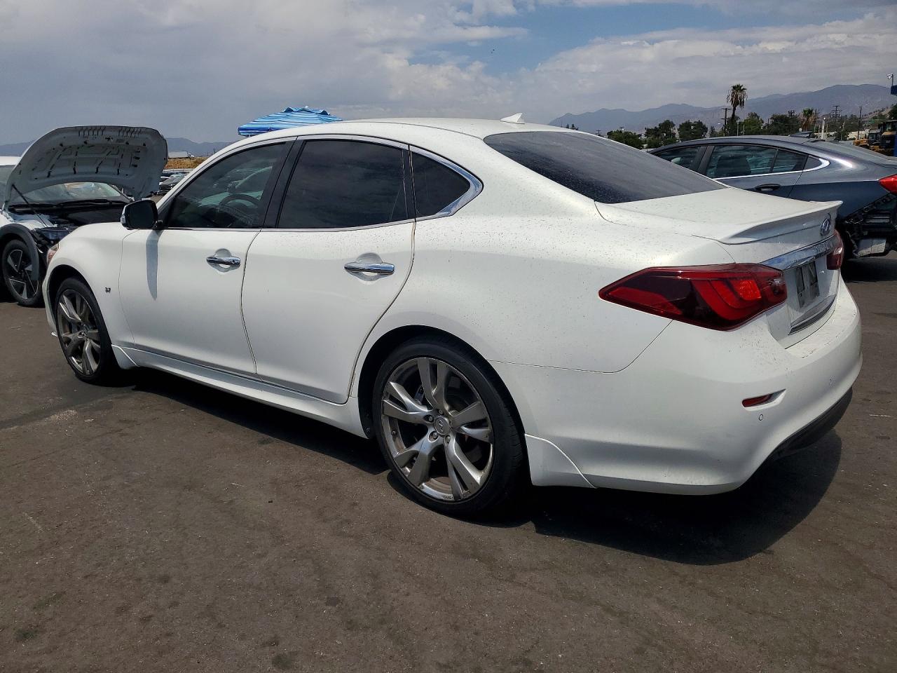2015 INFINITI Q70 3.7 — снимка 2