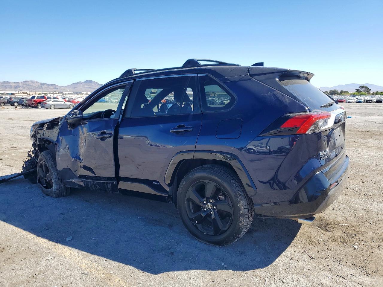 2020 TOYOTA RAV4 HYBRID XSE — снимка 2