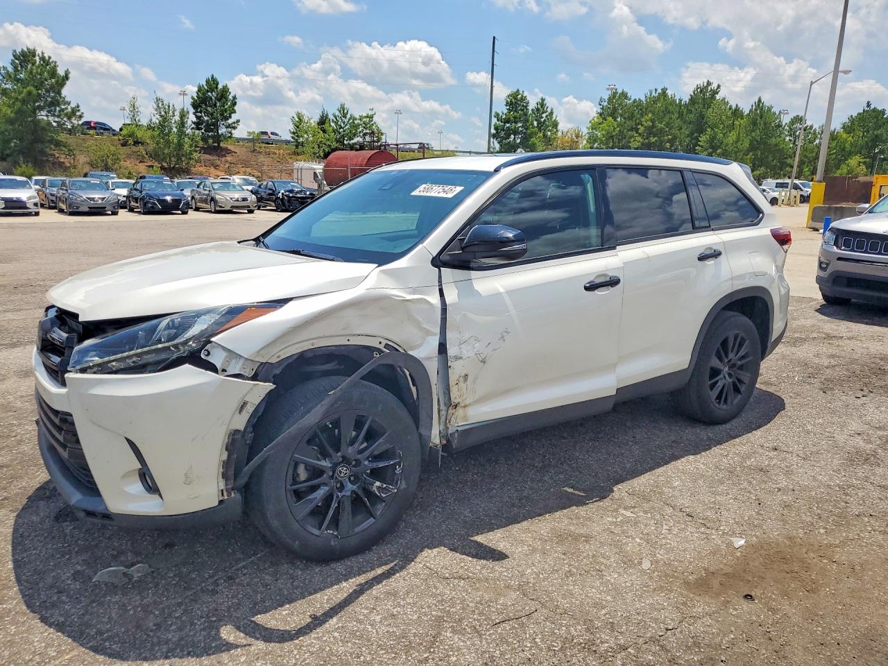 2019 TOYOTA HIGHLANDER SE