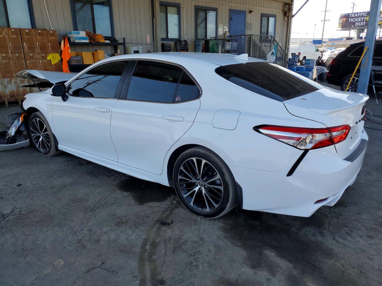2020 TOYOTA CAMRY SE — снимка 2