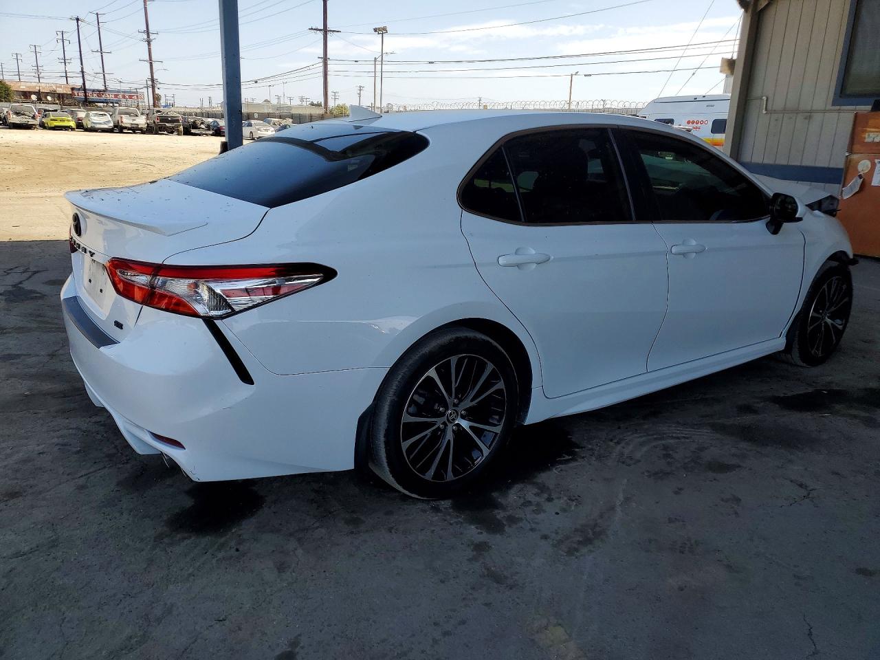 2020 TOYOTA CAMRY SE — снимка 3